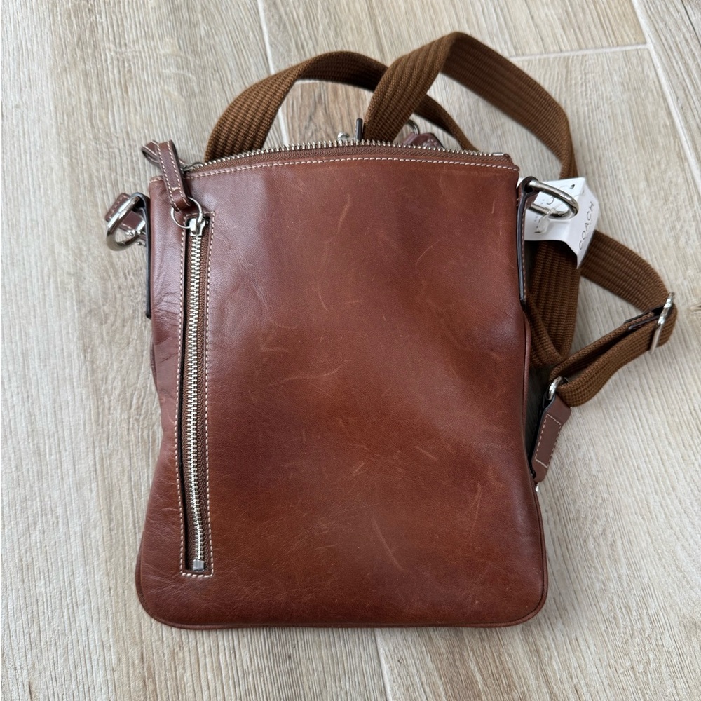 Coach Hampton Swing Pack - Picture 3 of 8